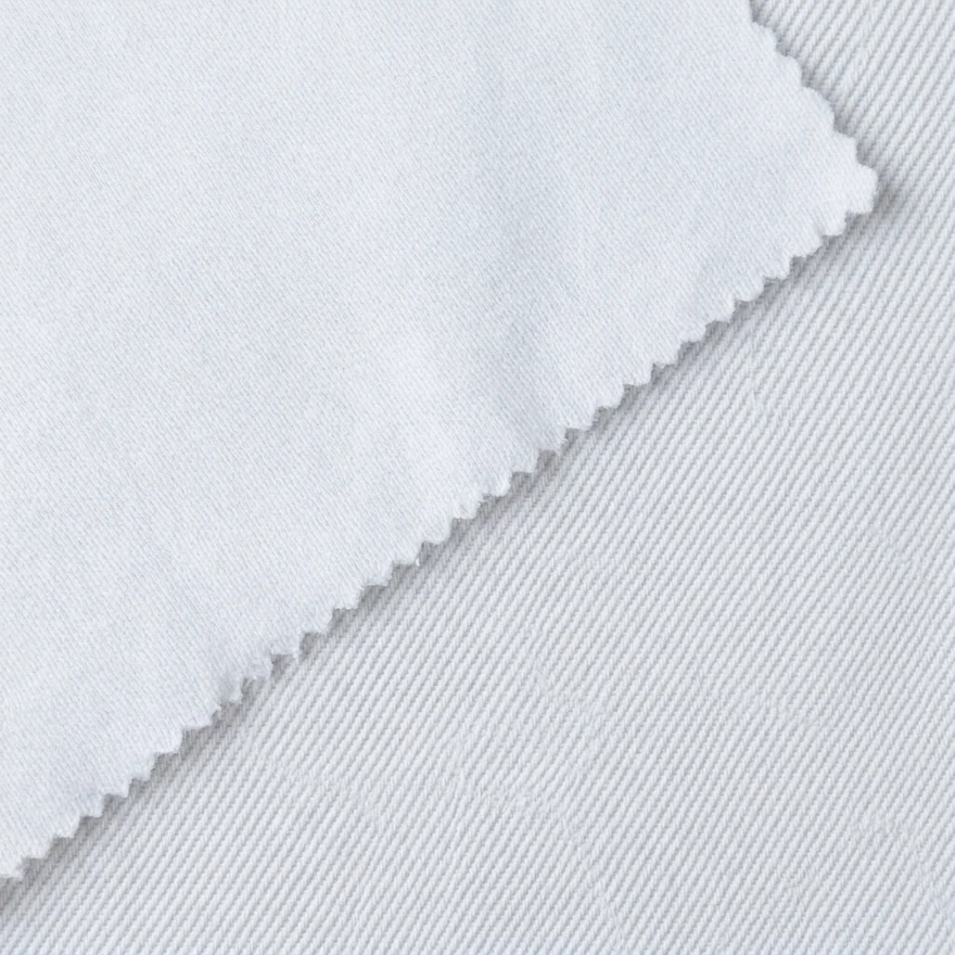 Tejido de la camisa y de los breeches: el mismo blanco
